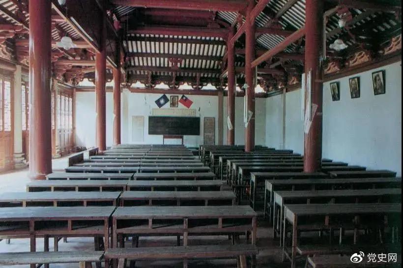 1926年3月，毛泽东任第六届农民运动讲习所所长。图为广州农民运动讲习所课堂。.jpg